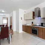 Beautiful, Notch 1 Bedroom Just Off The Coast By 360 Estates Апартаменты