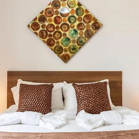 Beautiful, Notch 1 Bedroom Just Off The Coast By 360 Estates * Σεντ Πόλς Μπέι