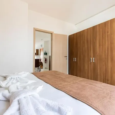 Appartement Beautiful, Notch 1 Bedroom Just Off The Coast By 360 Estates *