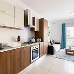 Beautiful, Notch 1 Bedroom Just Off The Coast By 360 Estates Lägenhet
