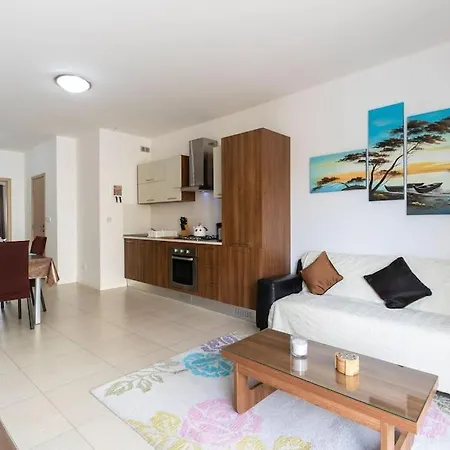 Beautiful, Notch 1 Bedroom Just Off The Coast By 360 Estates Lägenhet
