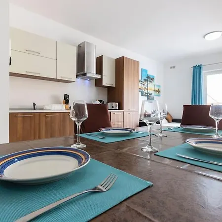 Beautiful, Notch 1 Bedroom Just Off The Coast By 360 Estates * סיינט פול ביי